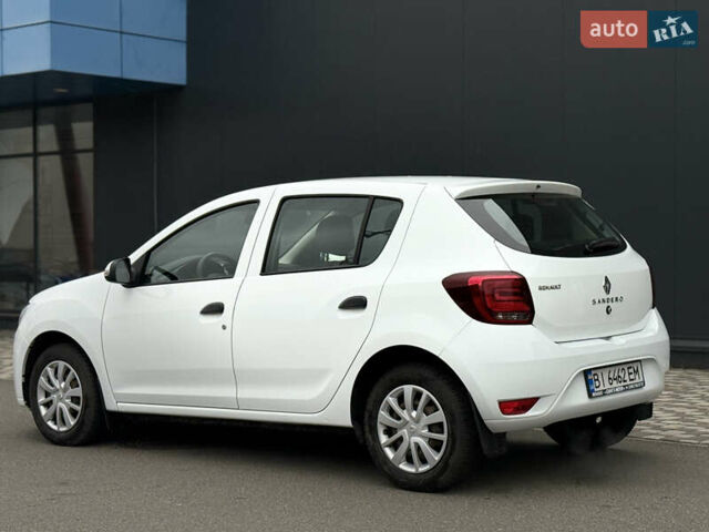Белый Рено Сандеро, объемом двигателя 1 л и пробегом 102 тыс. км за 6800 $, фото 7 на Automoto.ua