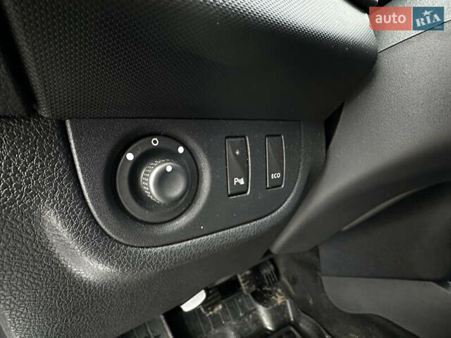 Білий Рено Сандеро, об'ємом двигуна 1.46 л та пробігом 92 тис. км за 13300 $, фото 15 на Automoto.ua