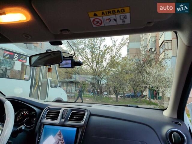 Белый Рено Сандеро, объемом двигателя 0.9 л и пробегом 42 тыс. км за 12000 $, фото 9 на Automoto.ua