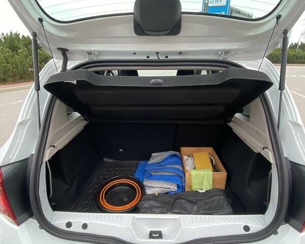 Белый Рено Сандеро, объемом двигателя 1.46 л и пробегом 58 тыс. км за 13300 $, фото 11 на Automoto.ua