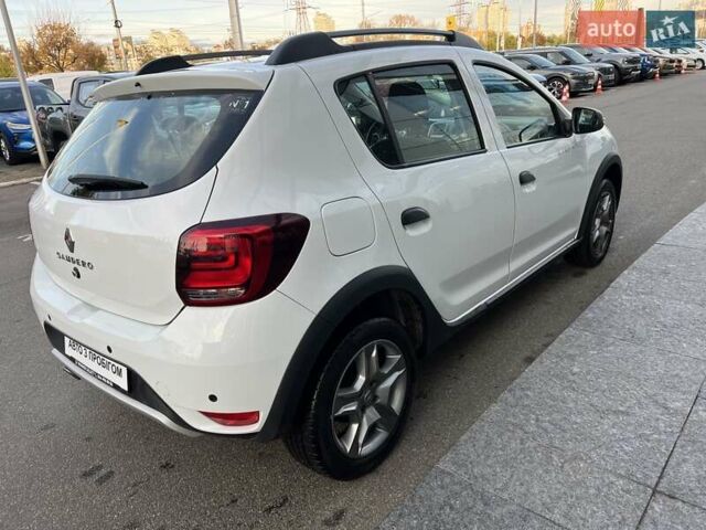 Белый Рено Сандеро, объемом двигателя 0.9 л и пробегом 111 тыс. км за 7736 $, фото 6 на Automoto.ua