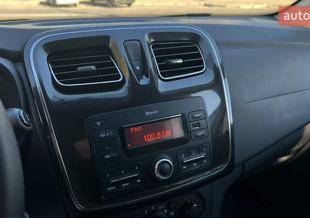 Білий Рено Сандеро, об'ємом двигуна 0.9 л та пробігом 26 тис. км за 13500 $, фото 11 на Automoto.ua