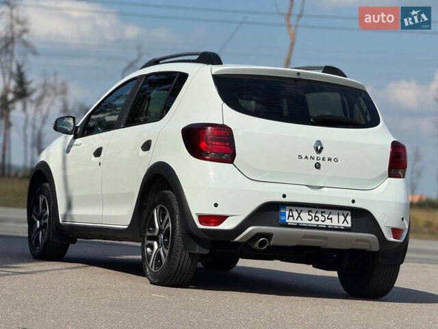 Білий Рено Сандеро, об'ємом двигуна 0.9 л та пробігом 50 тис. км за 11600 $, фото 33 на Automoto.ua