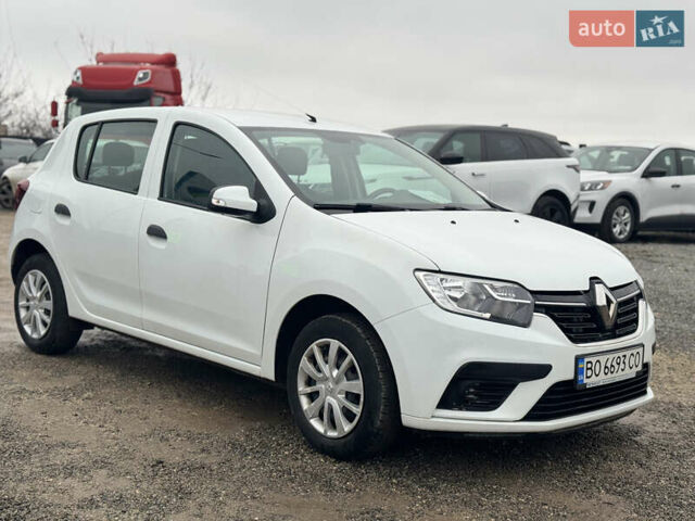 Білий Рено Сандеро, об'ємом двигуна 1 л та пробігом 36 тис. км за 9300 $, фото 26 на Automoto.ua