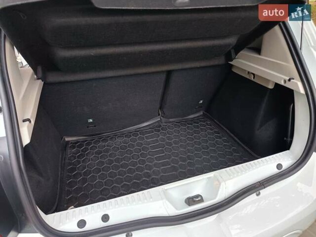 Белый Рено Сандеро, объемом двигателя 1 л и пробегом 57 тыс. км за 7000 $, фото 78 на Automoto.ua