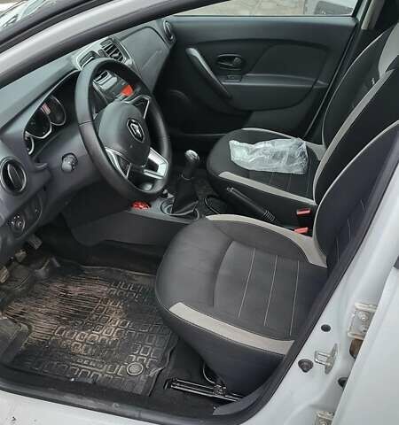 Белый Рено Сандеро, объемом двигателя 1.46 л и пробегом 100 тыс. км за 10500 $, фото 4 на Automoto.ua