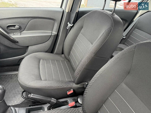 Білий Рено Сандеро, об'ємом двигуна 1 л та пробігом 36 тис. км за 9300 $, фото 42 на Automoto.ua