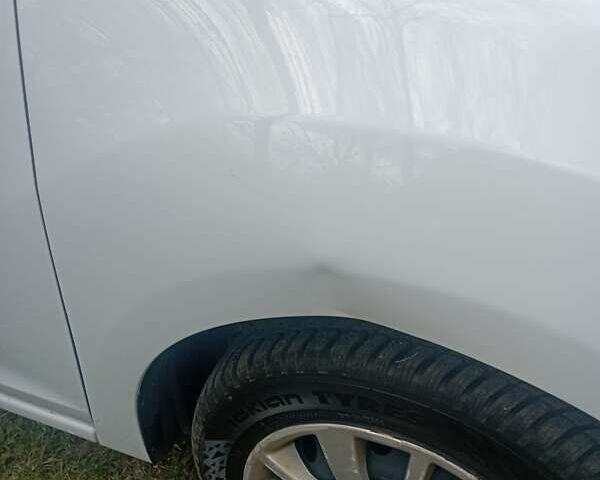 Білий Рено Сандеро, об'ємом двигуна 1 л та пробігом 61 тис. км за 9200 $, фото 8 на Automoto.ua