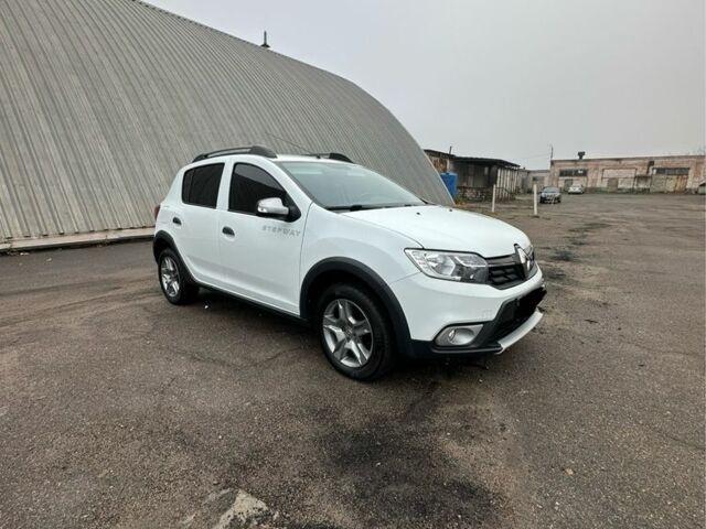 Белый Рено Сандеро, объемом двигателя 1.5 л и пробегом 58 тыс. км за 10999 $, фото 2 на Automoto.ua
