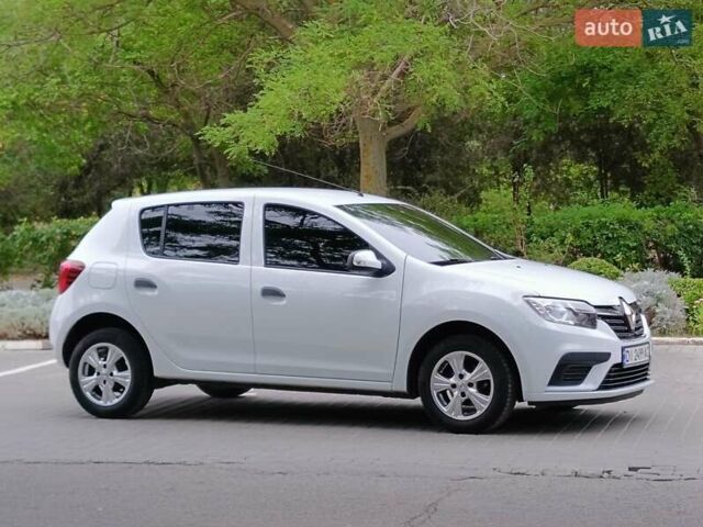 Білий Рено Сандеро, об'ємом двигуна 1 л та пробігом 57 тис. км за 7000 $, фото 10 на Automoto.ua