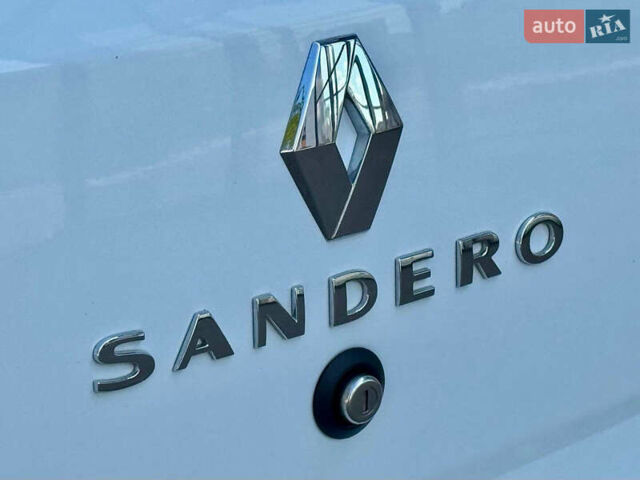 Білий Рено Сандеро, об'ємом двигуна 0.9 л та пробігом 50 тис. км за 11600 $, фото 38 на Automoto.ua