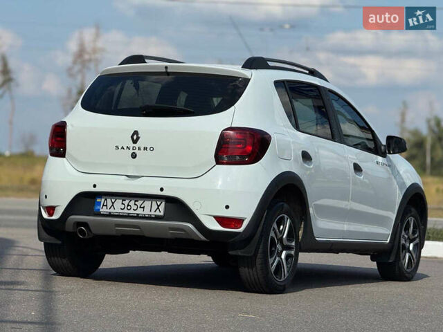 Білий Рено Сандеро, об'ємом двигуна 0.9 л та пробігом 50 тис. км за 11600 $, фото 34 на Automoto.ua