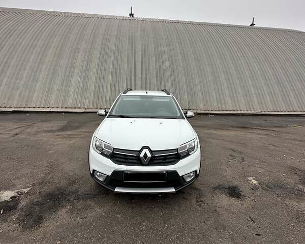 Білий Рено Сандеро, об'ємом двигуна 1.46 л та пробігом 58 тис. км за 10999 $, фото 1 на Automoto.ua