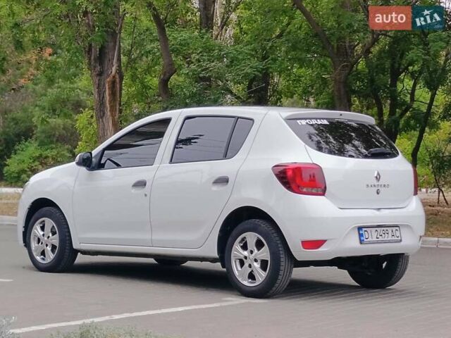 Белый Рено Сандеро, объемом двигателя 1 л и пробегом 57 тыс. км за 9200 $, фото 6 на Automoto.ua