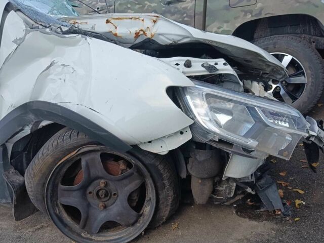 Белый Рено Сандеро, объемом двигателя 1 л и пробегом 100 тыс. км за 1300 $, фото 5 на Automoto.ua