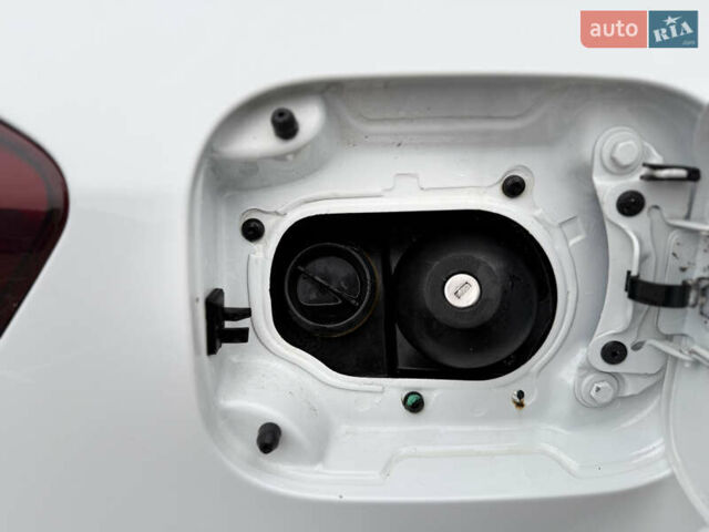 Белый Рено Сандеро, объемом двигателя 1 л и пробегом 102 тыс. км за 6800 $, фото 16 на Automoto.ua