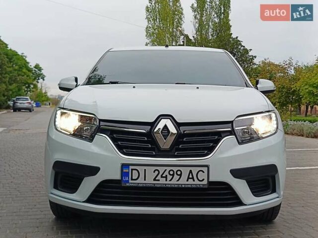 Белый Рено Сандеро, объемом двигателя 1 л и пробегом 57 тыс. км за 9200 $, фото 24 на Automoto.ua
