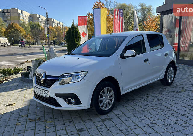 Білий Рено Сандеро, об'ємом двигуна 0.9 л та пробігом 26 тис. км за 13500 $, фото 2 на Automoto.ua