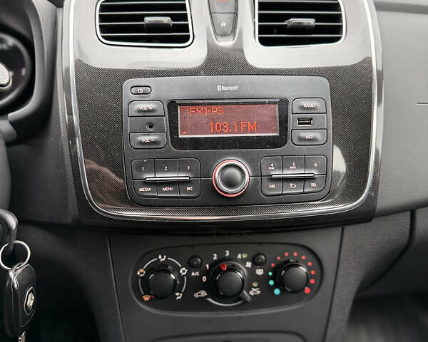 Белый Рено Сандеро, объемом двигателя 1 л и пробегом 102 тыс. км за 6800 $, фото 23 на Automoto.ua