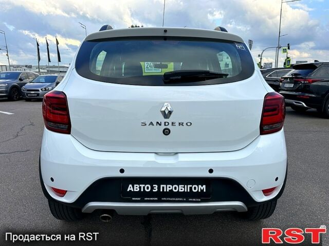 Белый Рено Сандеро, объемом двигателя 1.5 л и пробегом 48 тыс. км за 12900 $, фото 3 на Automoto.ua