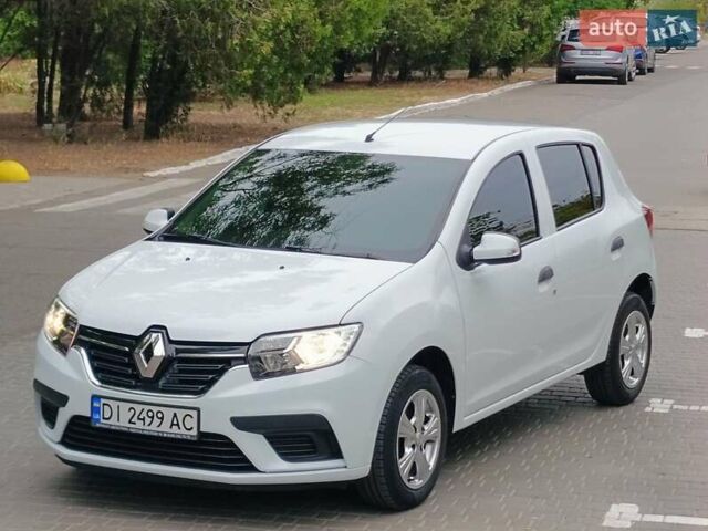 Белый Рено Сандеро, объемом двигателя 1 л и пробегом 57 тыс. км за 7000 $, фото 16 на Automoto.ua