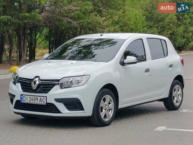 Белый Рено Сандеро, объемом двигателя 1 л и пробегом 57 тыс. км за 9200 $, фото 40 на Automoto.ua