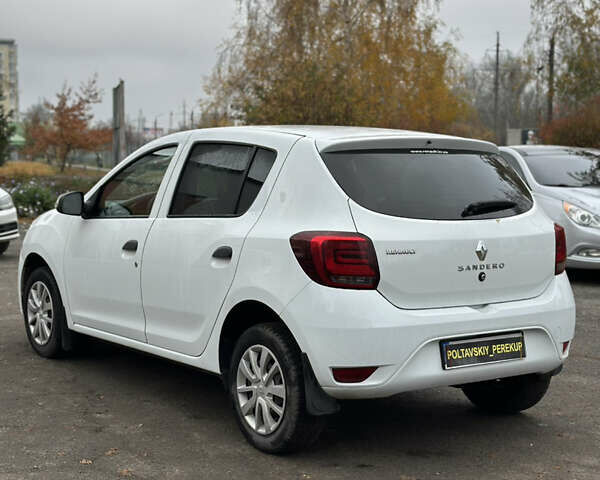 Белый Рено Сандеро, объемом двигателя 0 л и пробегом 51 тыс. км за 8000 $, фото 3 на Automoto.ua