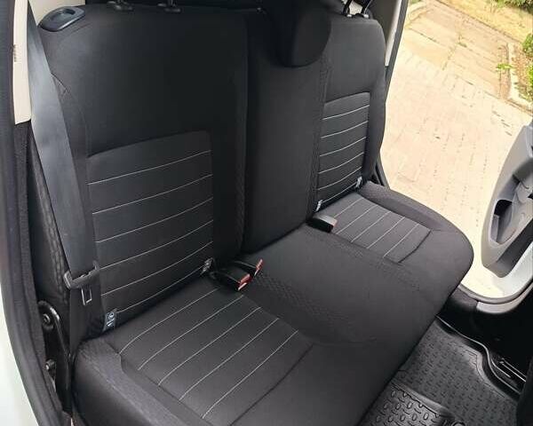 Белый Рено Сандеро, объемом двигателя 1 л и пробегом 57 тыс. км за 7000 $, фото 64 на Automoto.ua