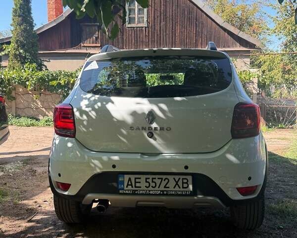 Белый Рено Сандеро, объемом двигателя 0.9 л и пробегом 48 тыс. км за 12500 $, фото 6 на Automoto.ua
