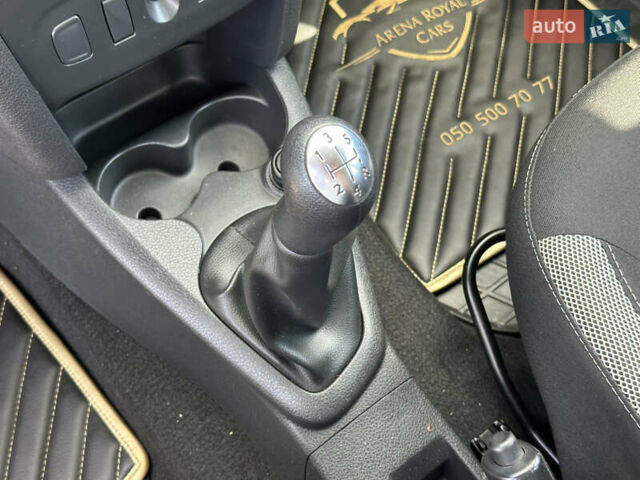 Белый Рено Сандеро, объемом двигателя 0.9 л и пробегом 117 тыс. км за 9900 $, фото 29 на Automoto.ua