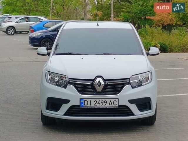 Белый Рено Сандеро, объемом двигателя 1 л и пробегом 57 тыс. км за 9200 $, фото 1 на Automoto.ua