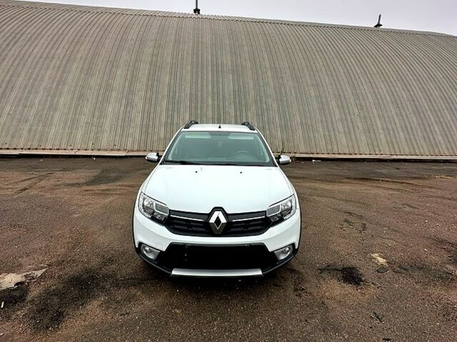 Белый Рено Сандеро, объемом двигателя 1.5 л и пробегом 58 тыс. км за 10999 $, фото 1 на Automoto.ua