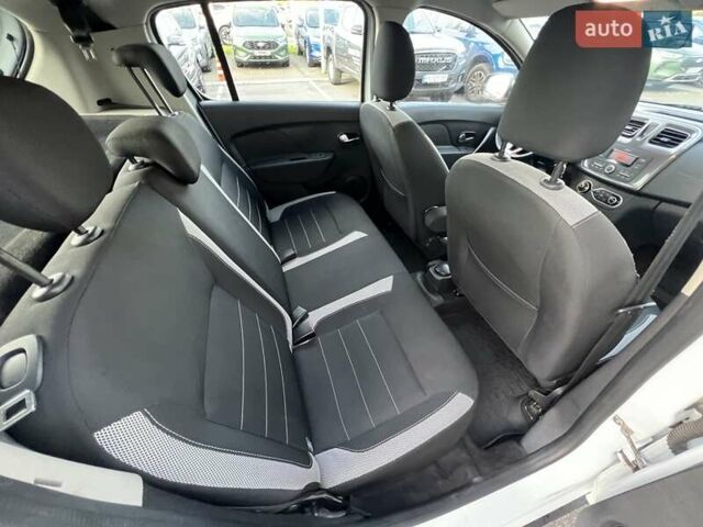 Белый Рено Сандеро, объемом двигателя 0.9 л и пробегом 111 тыс. км за 7736 $, фото 17 на Automoto.ua