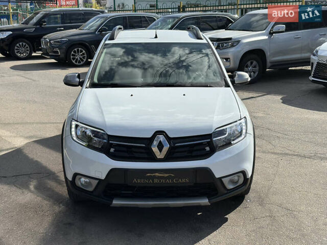 Белый Рено Сандеро, объемом двигателя 0.9 л и пробегом 117 тыс. км за 9900 $, фото 7 на Automoto.ua
