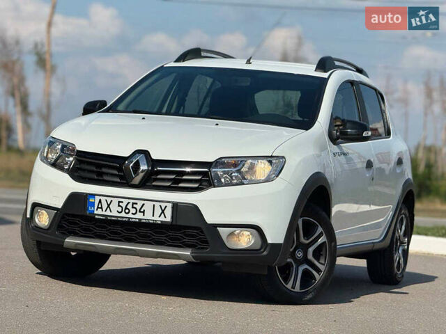 Білий Рено Сандеро, об'ємом двигуна 0.9 л та пробігом 50 тис. км за 11600 $, фото 1 на Automoto.ua