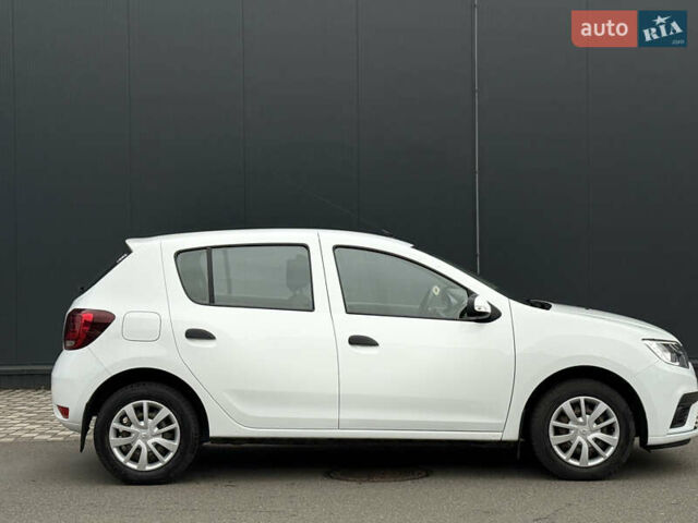 Белый Рено Сандеро, объемом двигателя 1 л и пробегом 102 тыс. км за 6800 $, фото 9 на Automoto.ua