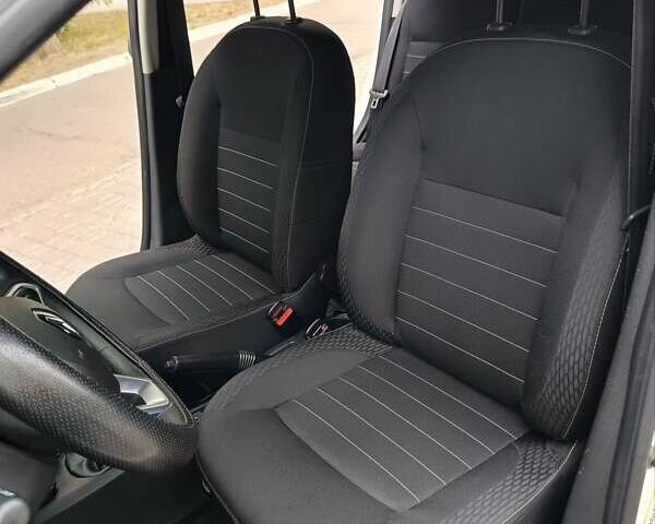 Білий Рено Сандеро, об'ємом двигуна 1 л та пробігом 57 тис. км за 7000 $, фото 58 на Automoto.ua