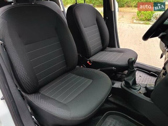 Белый Рено Сандеро, объемом двигателя 1 л и пробегом 57 тыс. км за 7000 $, фото 62 на Automoto.ua