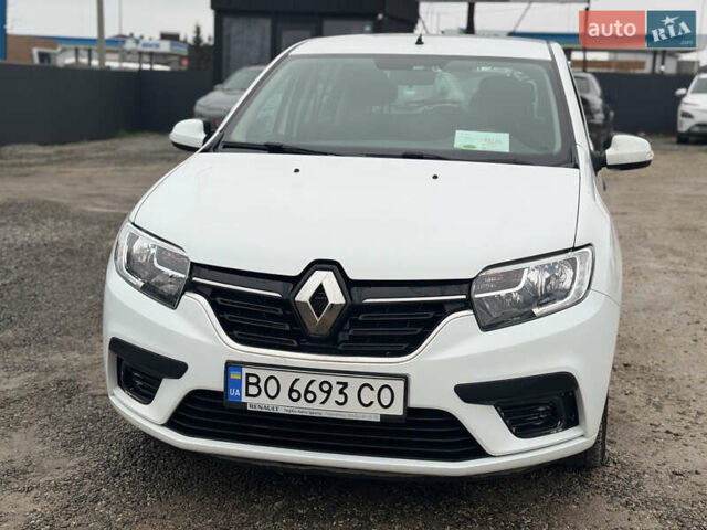Білий Рено Сандеро, об'ємом двигуна 1 л та пробігом 36 тис. км за 9300 $, фото 32 на Automoto.ua