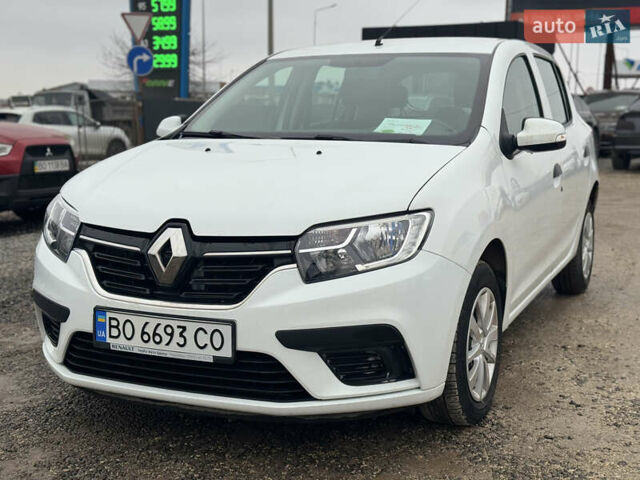 Білий Рено Сандеро, об'ємом двигуна 1 л та пробігом 36 тис. км за 9300 $, фото 1 на Automoto.ua