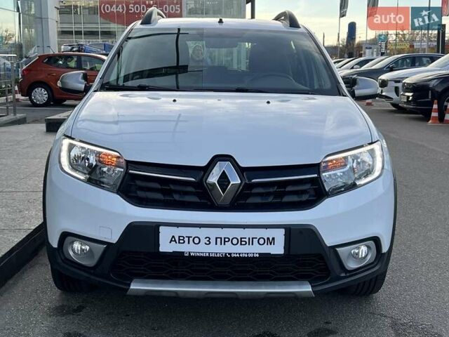 Белый Рено Сандеро, объемом двигателя 0.9 л и пробегом 111 тыс. км за 7736 $, фото 1 на Automoto.ua