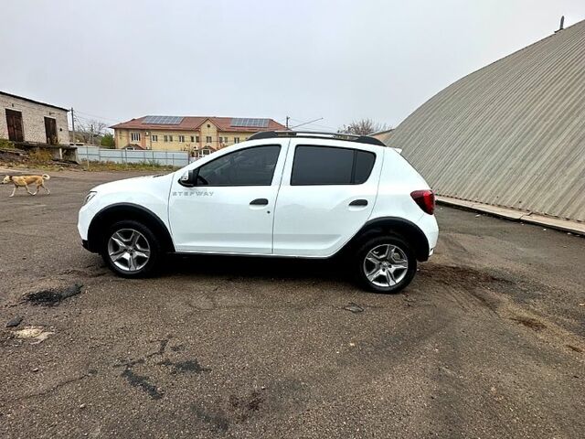 Белый Рено Сандеро, объемом двигателя 1.5 л и пробегом 58 тыс. км за 10999 $, фото 4 на Automoto.ua