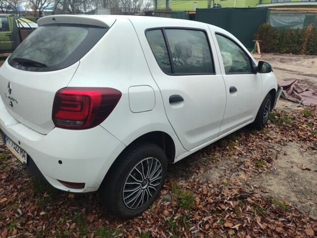 Белый Рено Сандеро, объемом двигателя 0 л и пробегом 180 тыс. км за 3500 $, фото 5 на Automoto.ua