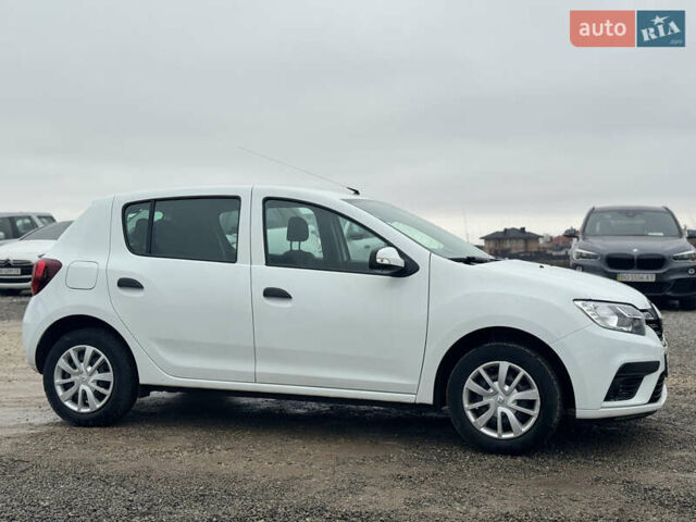 Білий Рено Сандеро, об'ємом двигуна 1 л та пробігом 36 тис. км за 9300 $, фото 23 на Automoto.ua