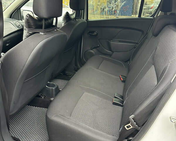 Белый Рено Сандеро, объемом двигателя 0 л и пробегом 51 тыс. км за 8000 $, фото 9 на Automoto.ua