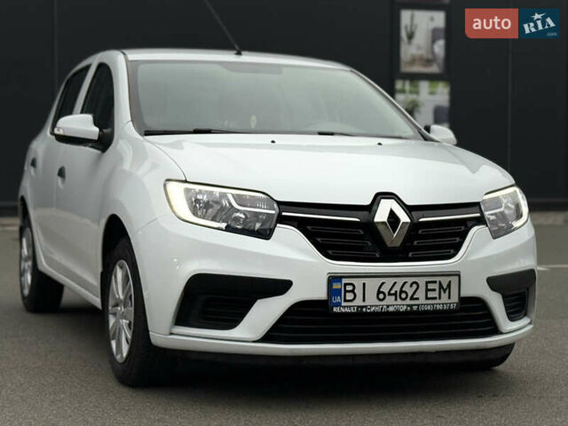 Белый Рено Сандеро, объемом двигателя 1 л и пробегом 102 тыс. км за 6800 $, фото 1 на Automoto.ua