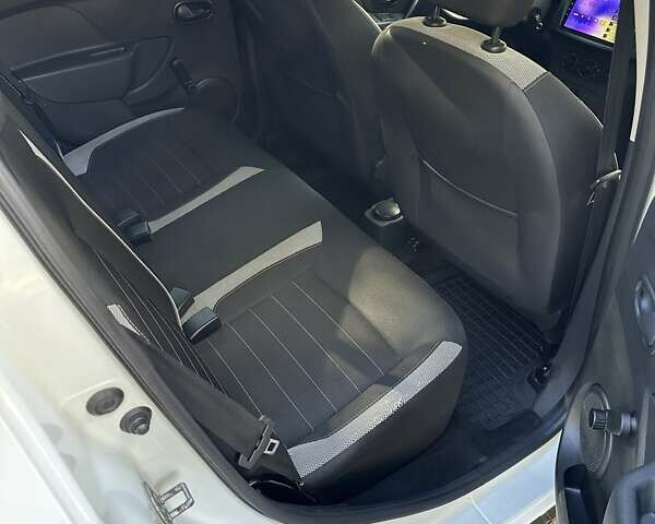 Білий Рено Сандеро, об'ємом двигуна 1.46 л та пробігом 58 тис. км за 10999 $, фото 7 на Automoto.ua