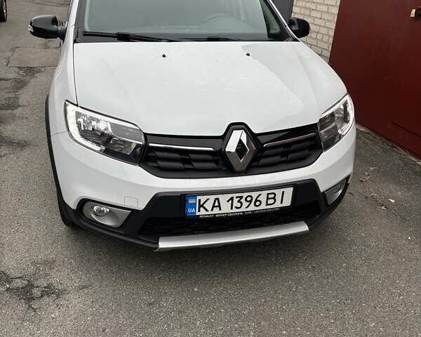 Белый Рено Сандеро, объемом двигателя 0.9 л и пробегом 55 тыс. км за 11800 $, фото 2 на Automoto.ua