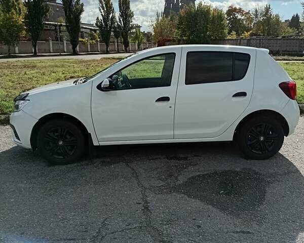 Белый Рено Сандеро, объемом двигателя 1.15 л и пробегом 187 тыс. км за 7500 $, фото 1 на Automoto.ua