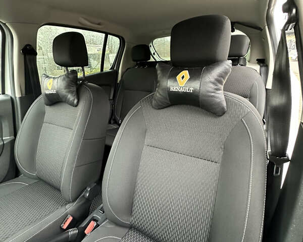 Белый Рено Сандеро, объемом двигателя 0 л и пробегом 51 тыс. км за 8000 $, фото 13 на Automoto.ua